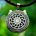 Кому подходит оберег Черное солнце