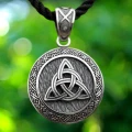 Значение оберега Триглав