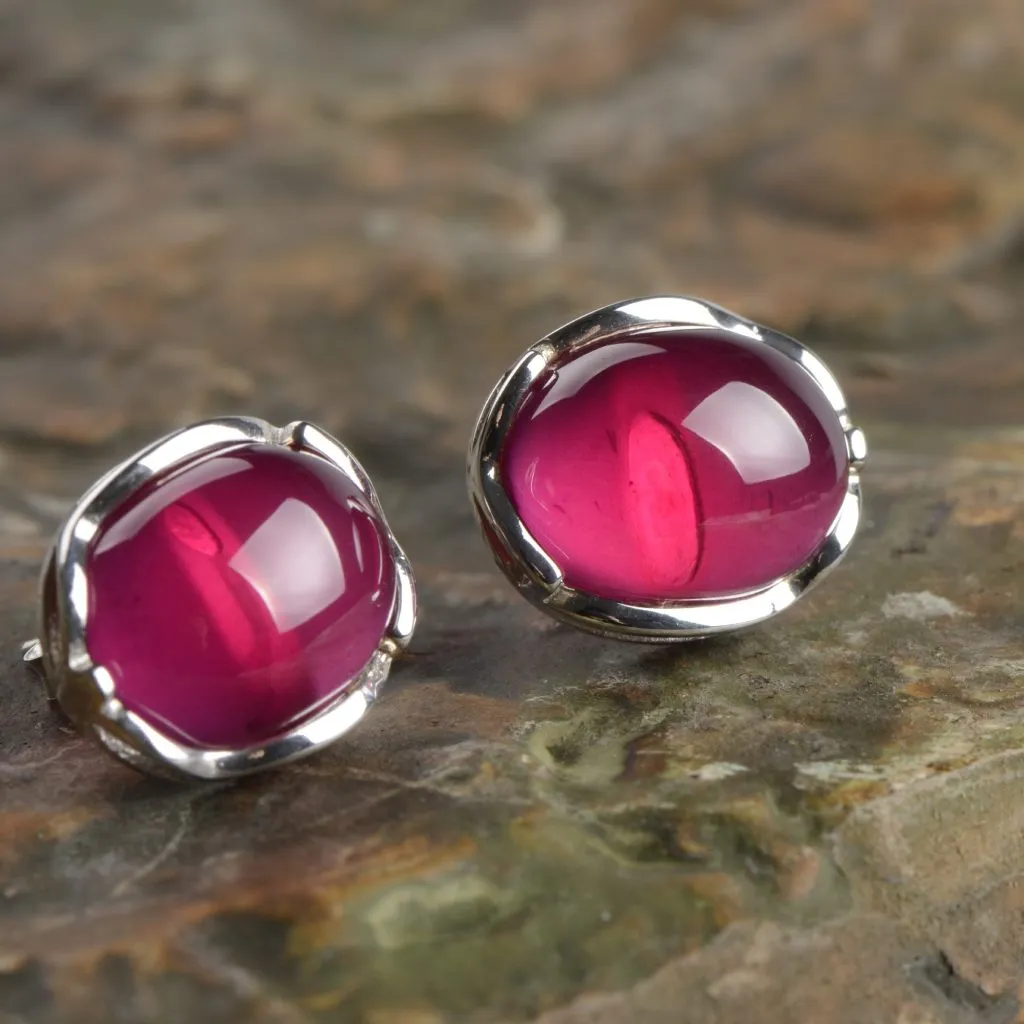 Серьги из камня Корунд