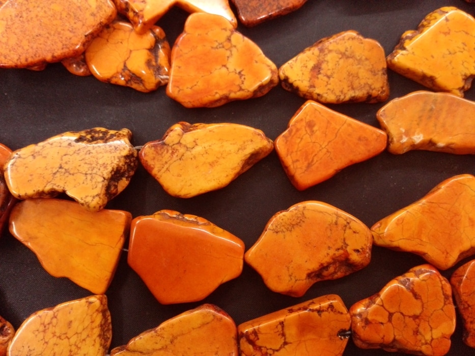 Оранжевые камни