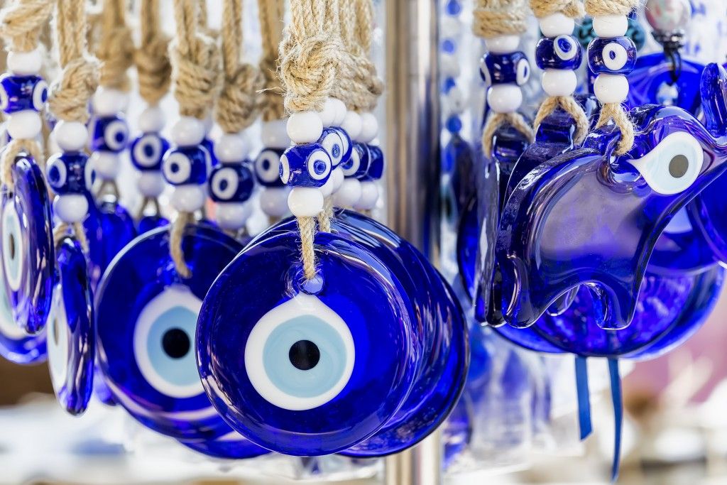 Что означает голубой глаз на браслете и значение амулета Око Фатимы